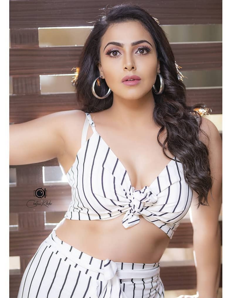 Telugu actress nandini rai sexy saree photoshoot Photos 