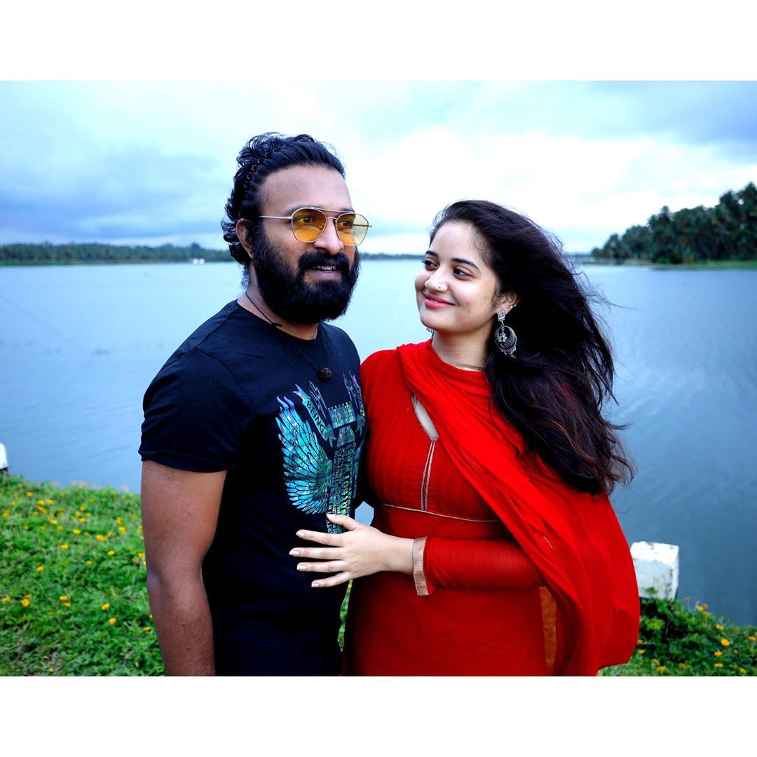 Actress Shafna Nizam Family Photos With Husband Photos Hd Images Pictures Stills First Look Posters Of Actress Shafna Nizam Family Photos With Husband Movie Mallurepost Com ✓ daily thousands of new images ✓ you need a stock free family photo for your article, blog or other project? actress shafna nizam family photos with