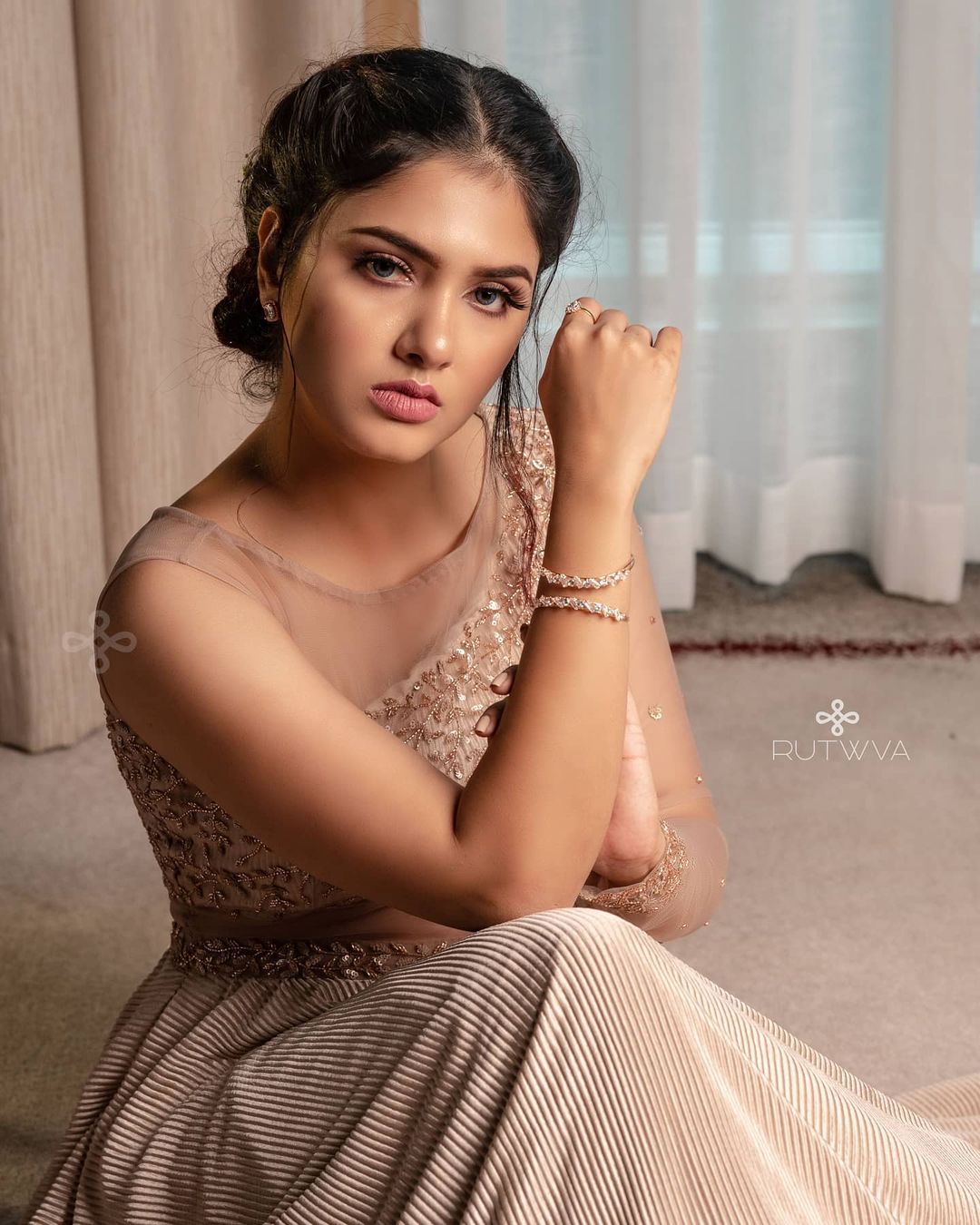 Gayathri Suresh Instagram Viral Hot And Sexy Pics Photos HD Images Pictures Stills First