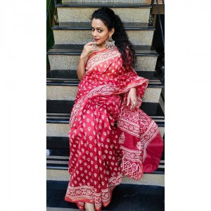 Amrutha Ramamoorthi in saree latest hot photos