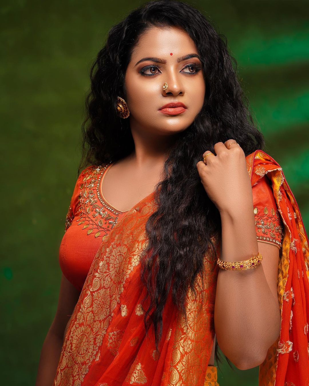 Tamil actress Vj Chitra half Saree latest hot photos Photos: HD Images,  Pictures, Stills, First Look Posters of Tamil actress Vj Chitra half Saree  latest hot photos Movie 