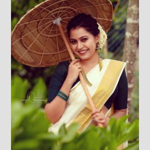 Meera nair in Kerala saree hot photos