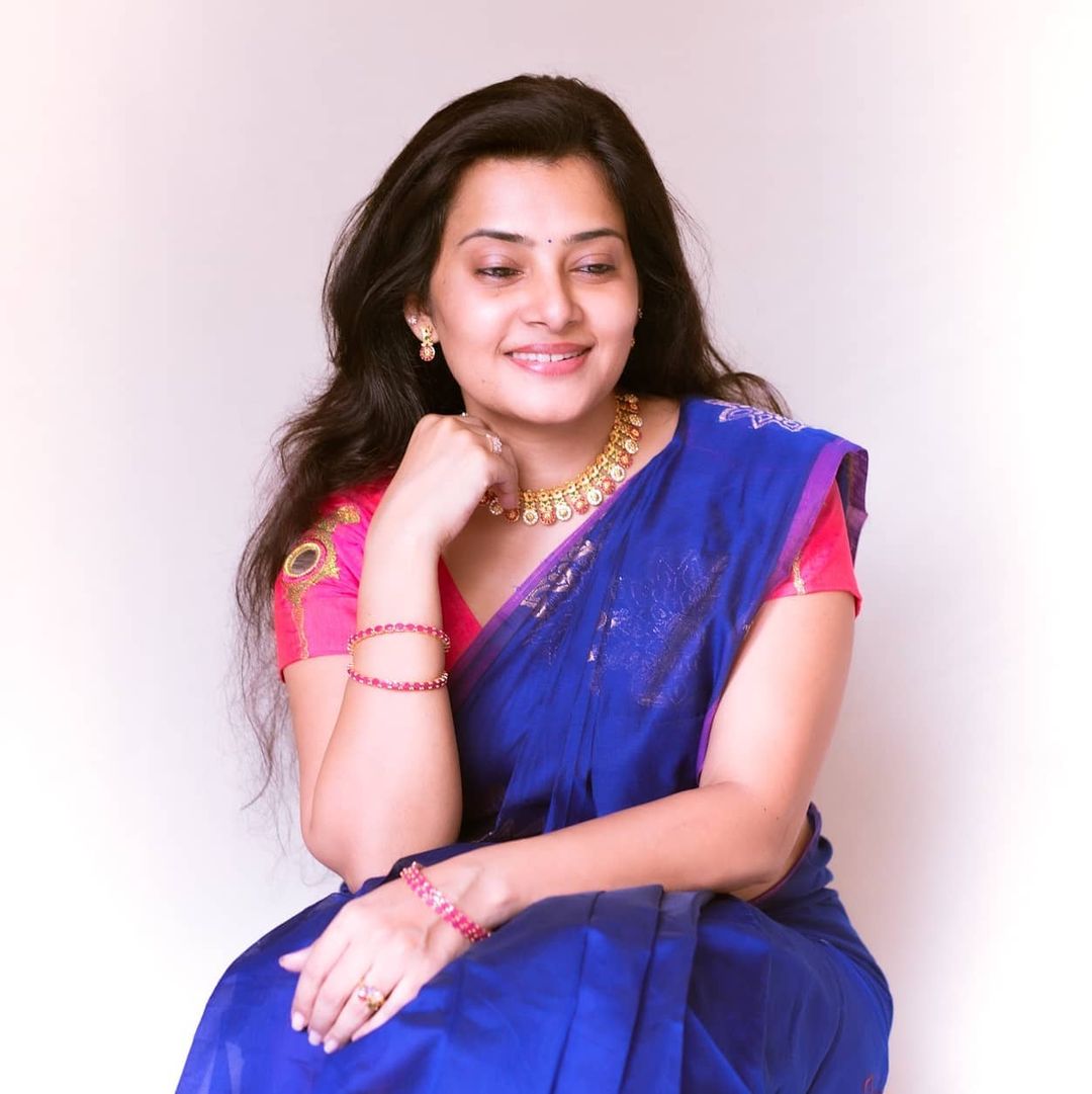 Tamil Serial Actress Hot Gallery Sruthi Raj Looking Very Glamorous Photos In Saree Photos Hd 