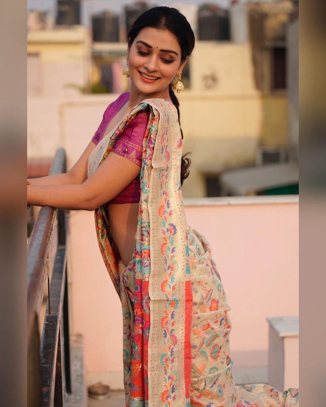 Telugu actress saree photos | Payal Rajput looking glamour's ...