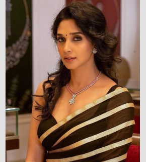 Acter Nyla Usha Sex Videos - Nyla Usha Photos, images, gallery, stills and clips - Mallurepost.com