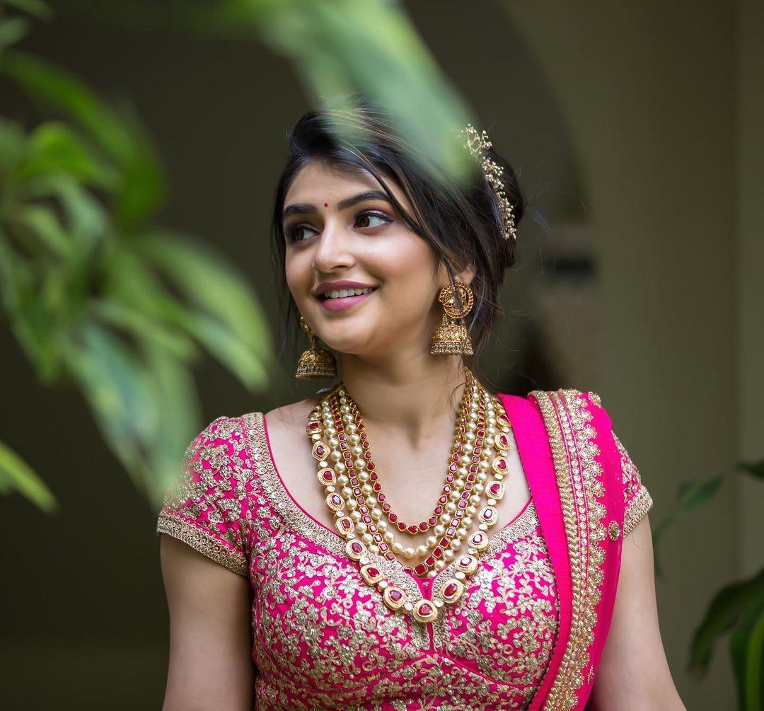 [Image: Bridal-makeup-hot-photos-Sreeleela-looki...-51832.jpg]