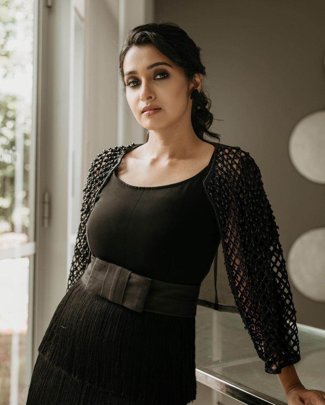 Black dress hot photos | Priya Bhavani sankar latest hot and sexy stills  Photos: HD Images, Pictures, Stills, First Look Posters of Black dress hot  photos | Priya Bhavani sankar latest hot