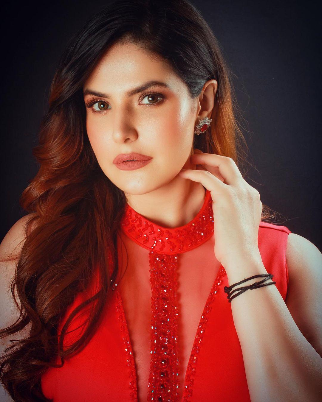 Zareen Khan Exposing Hot And Spicy Photos Gallery Photos Hd Images