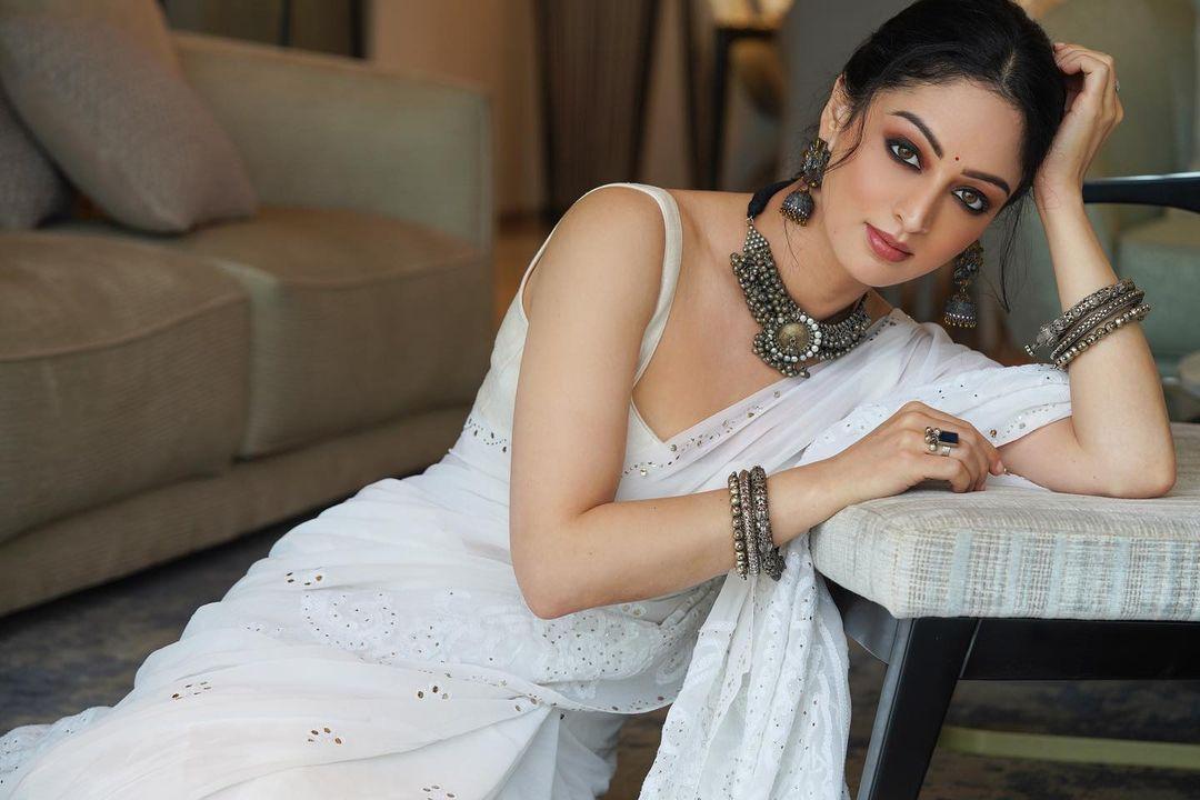 Bollywood saree hot photos | Sandeepa Dhar hot and sexy photoshoot Photos:  HD Images, Pictures, Stills, First Look Posters of Bollywood saree hot  photos | Sandeepa Dhar hot and sexy photoshoot Movie -