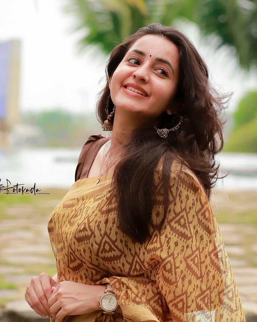 Saree hot and sexy stills | Bhama looking very glamorous and ...