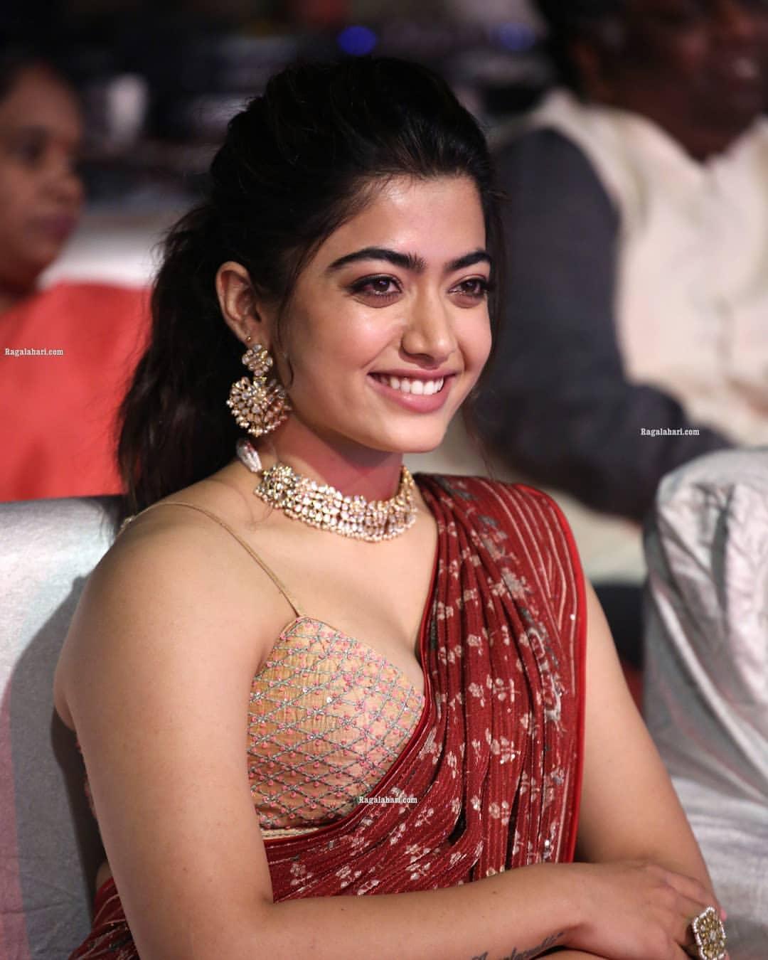 Saree exposing hot photos gallery | Rashmika Mandanna looking very