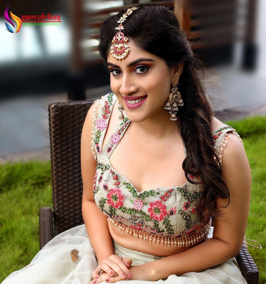 Model Dhanya Balakrishna looking very attractive hot photos | Dhanya  Balakrishna exposing hot cleavage photo gallery Photos: HD Images,  Pictures, Stills, First Look Posters of Model Dhanya Balakrishna looking  very attractive hot