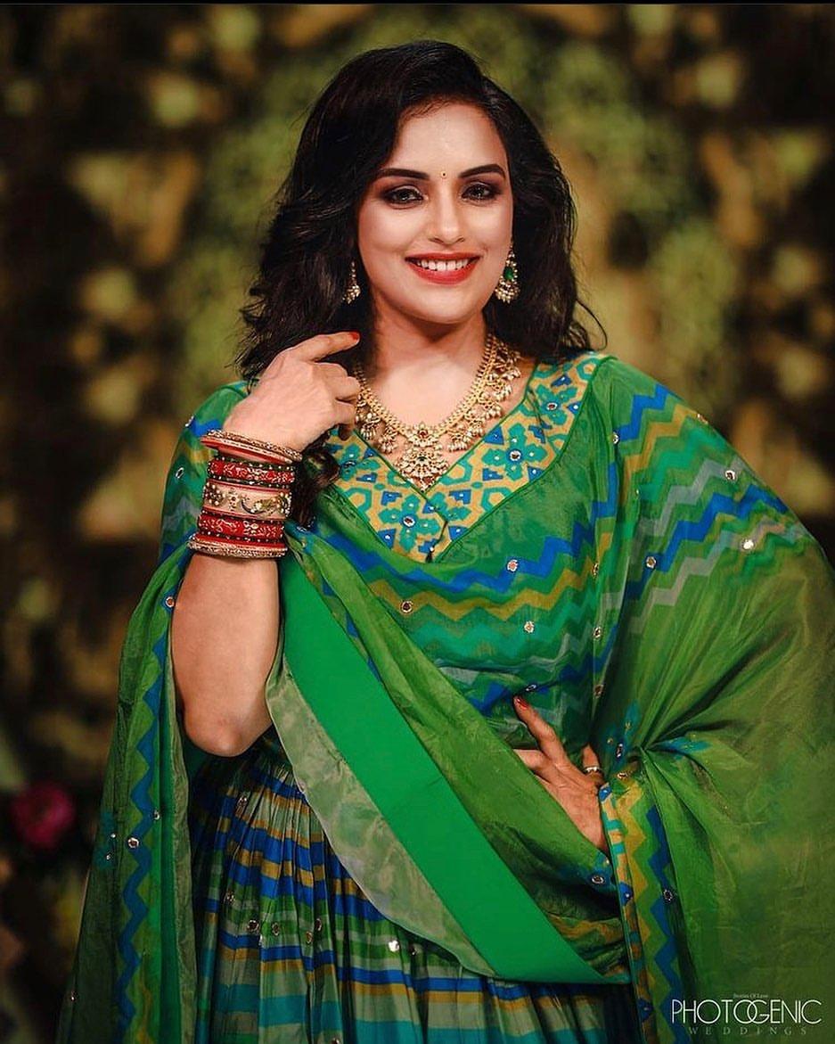 Shweta Menon looking very beautiful photo gallery | Mallu aunty ...