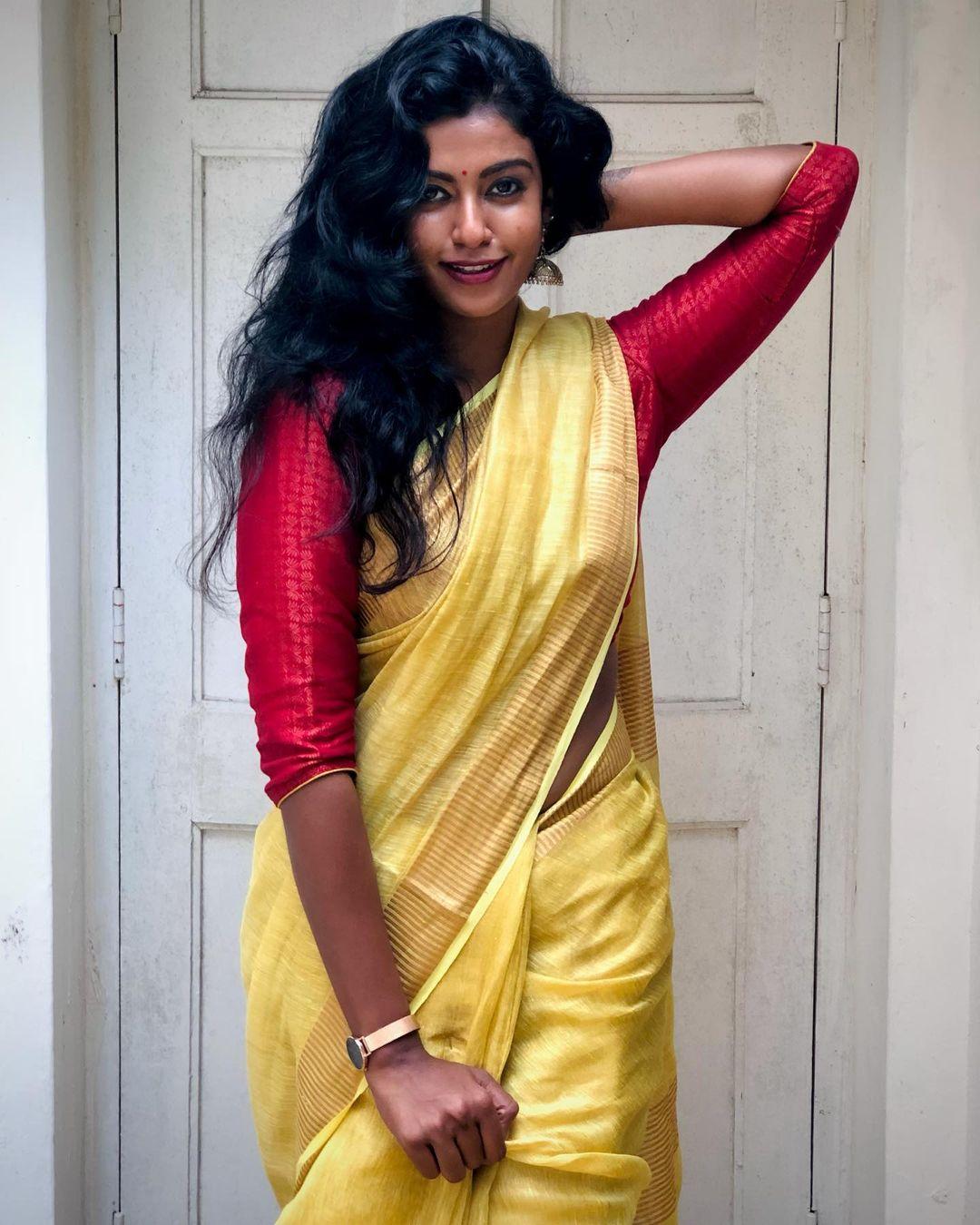 Roshni Haripriyan looking very glamorous photos | Roshni Haripriyan