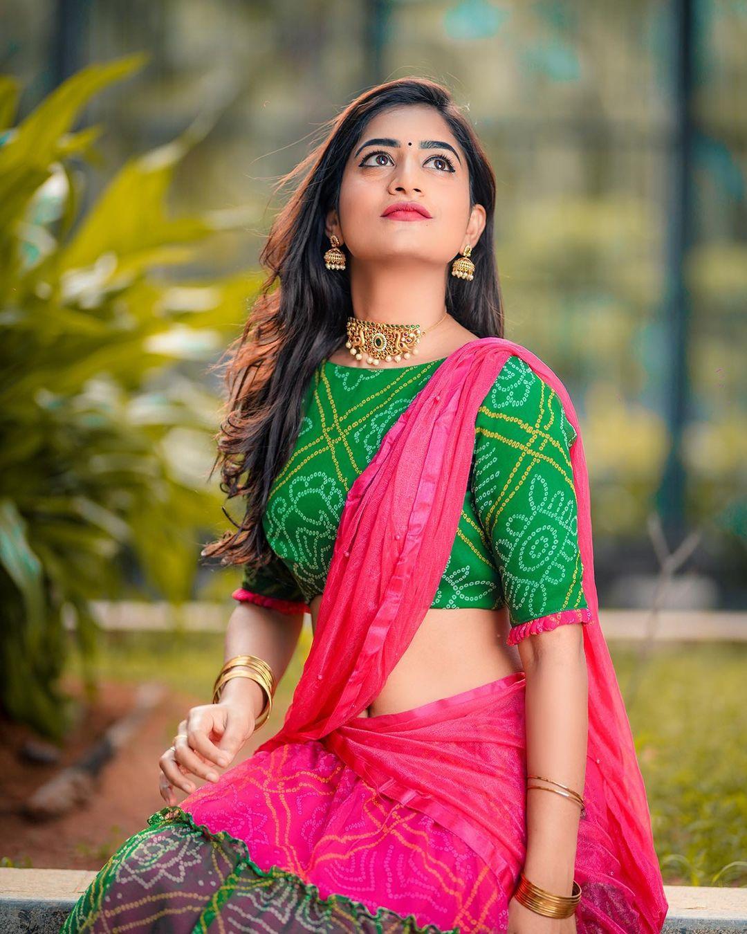 Nayani Pavani Looking Very Glamorous And Sexy Photoshoot In Saree Photos Hd Images Pictures
