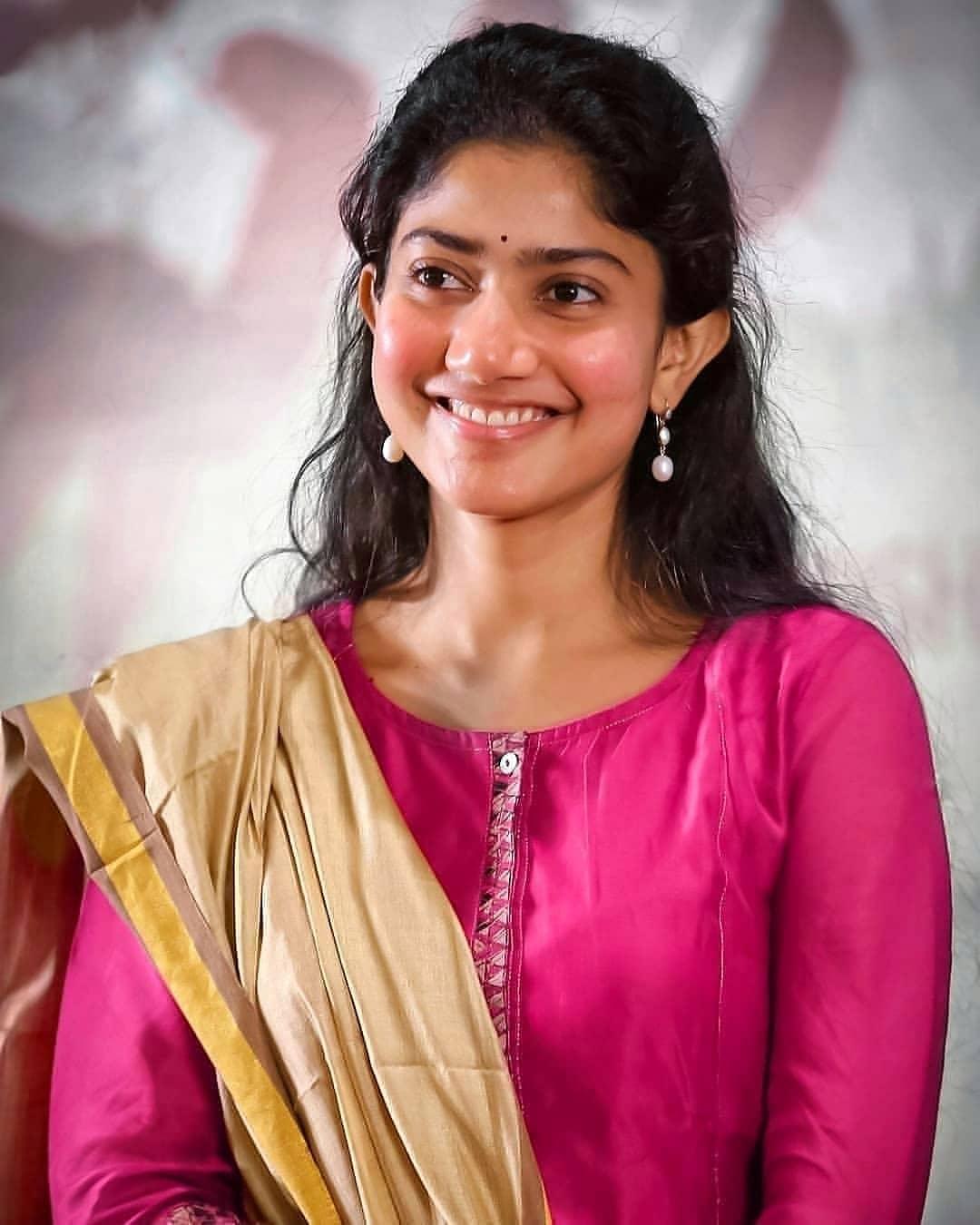 Sai Pallavi latest hot and spicy photos | Sai Pallavi looking very  glamorous photos Photos: HD Images, Pictures, Stills, First Look Posters of  Sai Pallavi latest hot and spicy photos | Sai