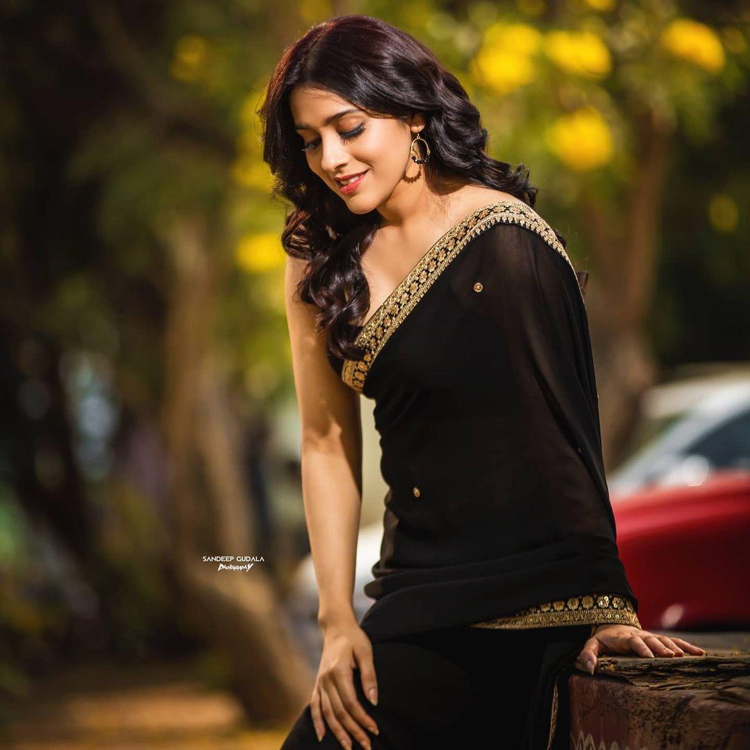 Black saree hot photos | Rashmi gautam latest hot and sexy photoshoot Photos:  HD Images, Pictures, Stills, First Look Posters of Black saree hot photos |  Rashmi gautam latest hot and sexy