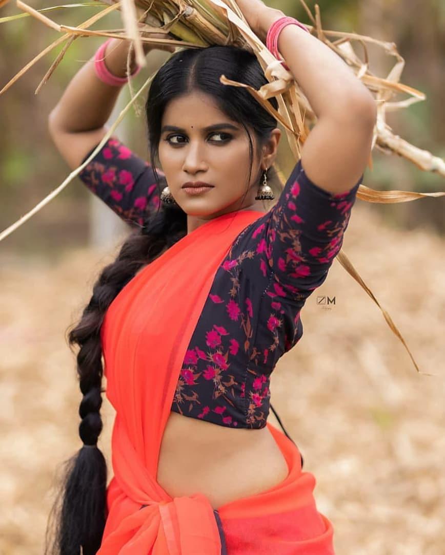 Saree exposing hot photos | Aadhirai Soundarajan looking very