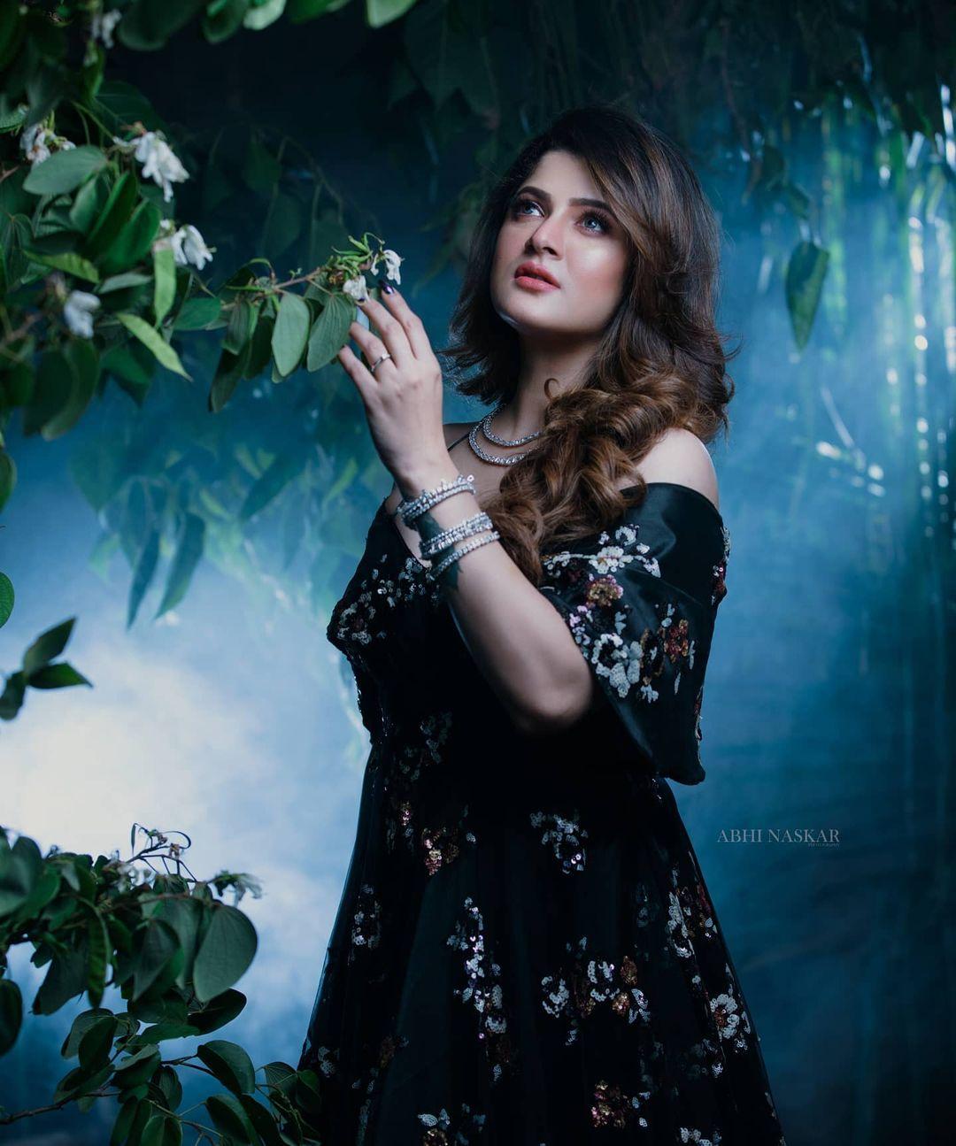 Srabanti Chatterjee looking very attractive and hot stills | Srabanti  Chatterjee exposing hot photos gallery Photos: HD Images, Pictures, Stills,  First Look Posters of Srabanti Chatterjee looking very attractive and hot  stills |