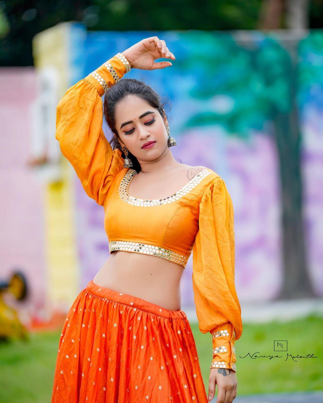South indian actress Deepthi Sunaina showing navel hot photos| Deepthi  Sunaina hot and sexy photoshoot Photos: HD Images, Pictures, Stills, First  Look Posters of South indian actress Deepthi Sunaina showing navel hot