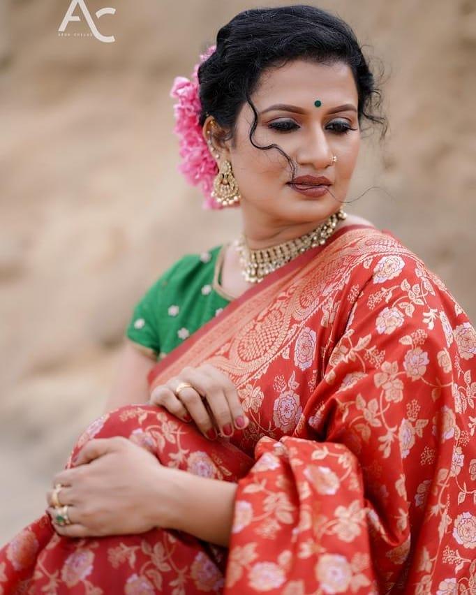 Devi Chandana in saree hot photos | Devi Chandana beautiful and sexy stills  Photos: HD Images, Pictures, Stills, First Look Posters of Devi Chandana in  saree hot photos | Devi Chandana beautiful