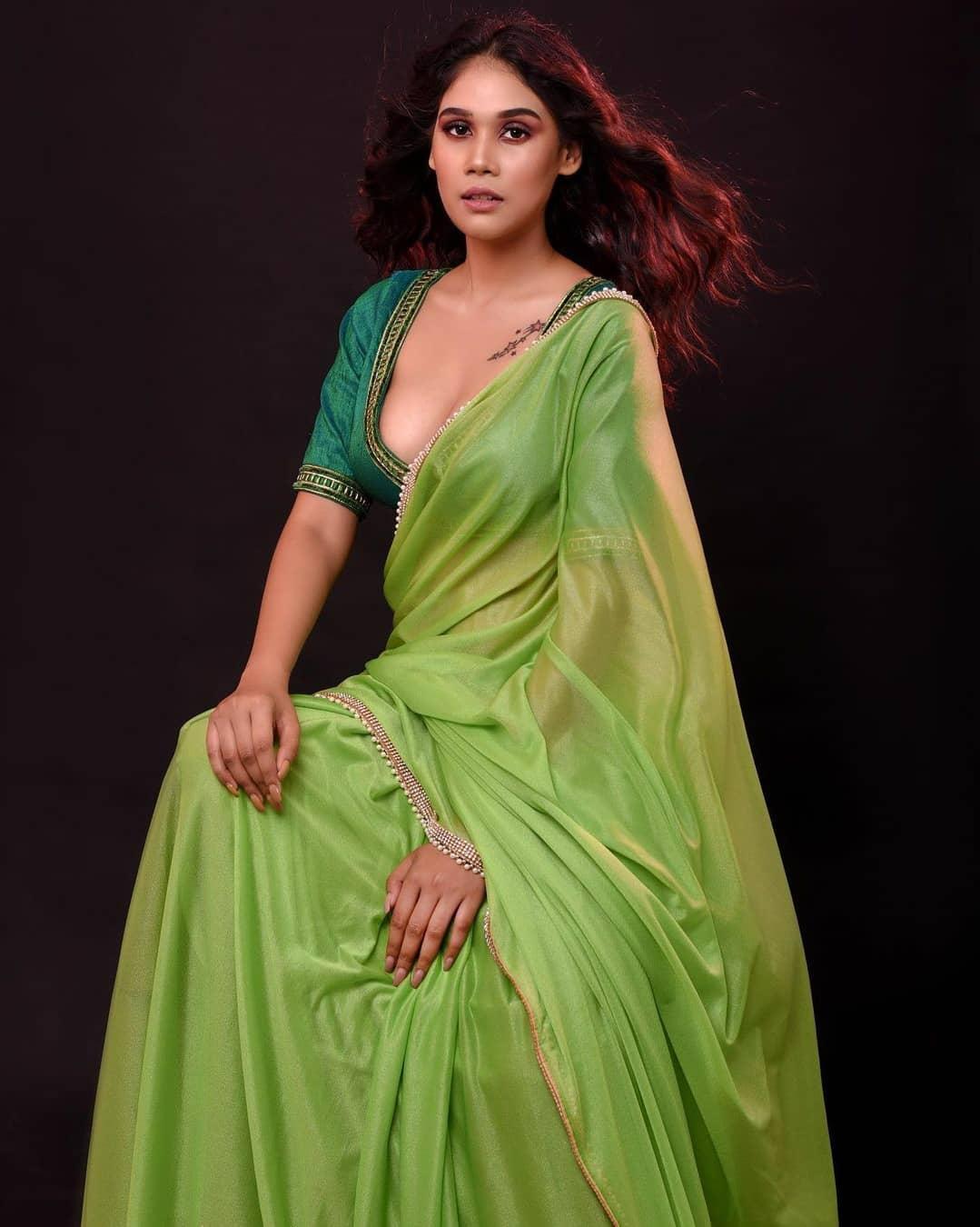 Reet Mukherjee hot in saree photos | Reet Mukherjee looking very ...