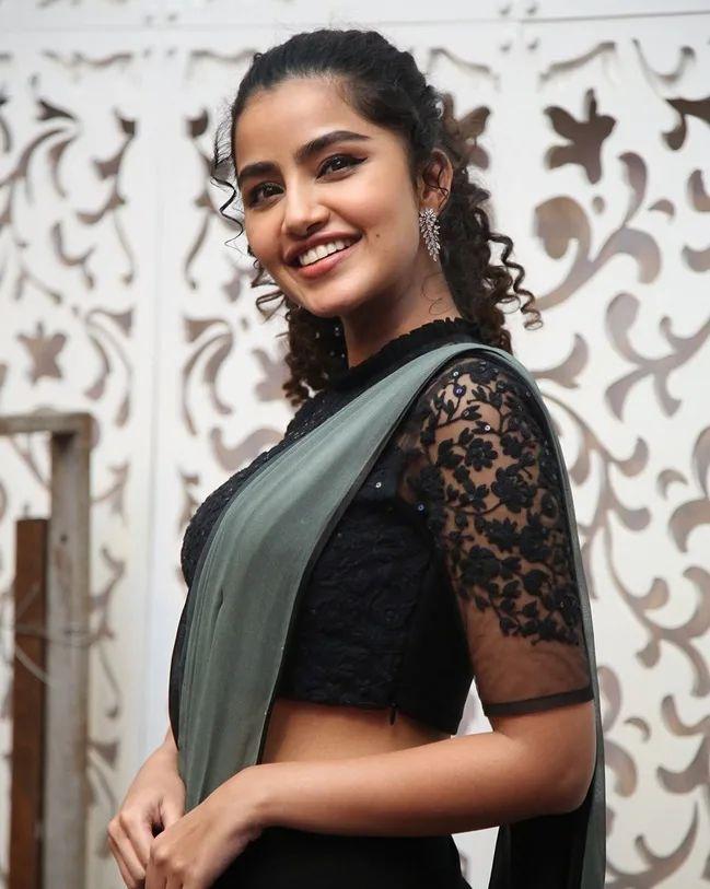 Telugu Actress Anupama Parameswaran Black Saree Hot Photos Anupama Parameswaran Exposing Hot