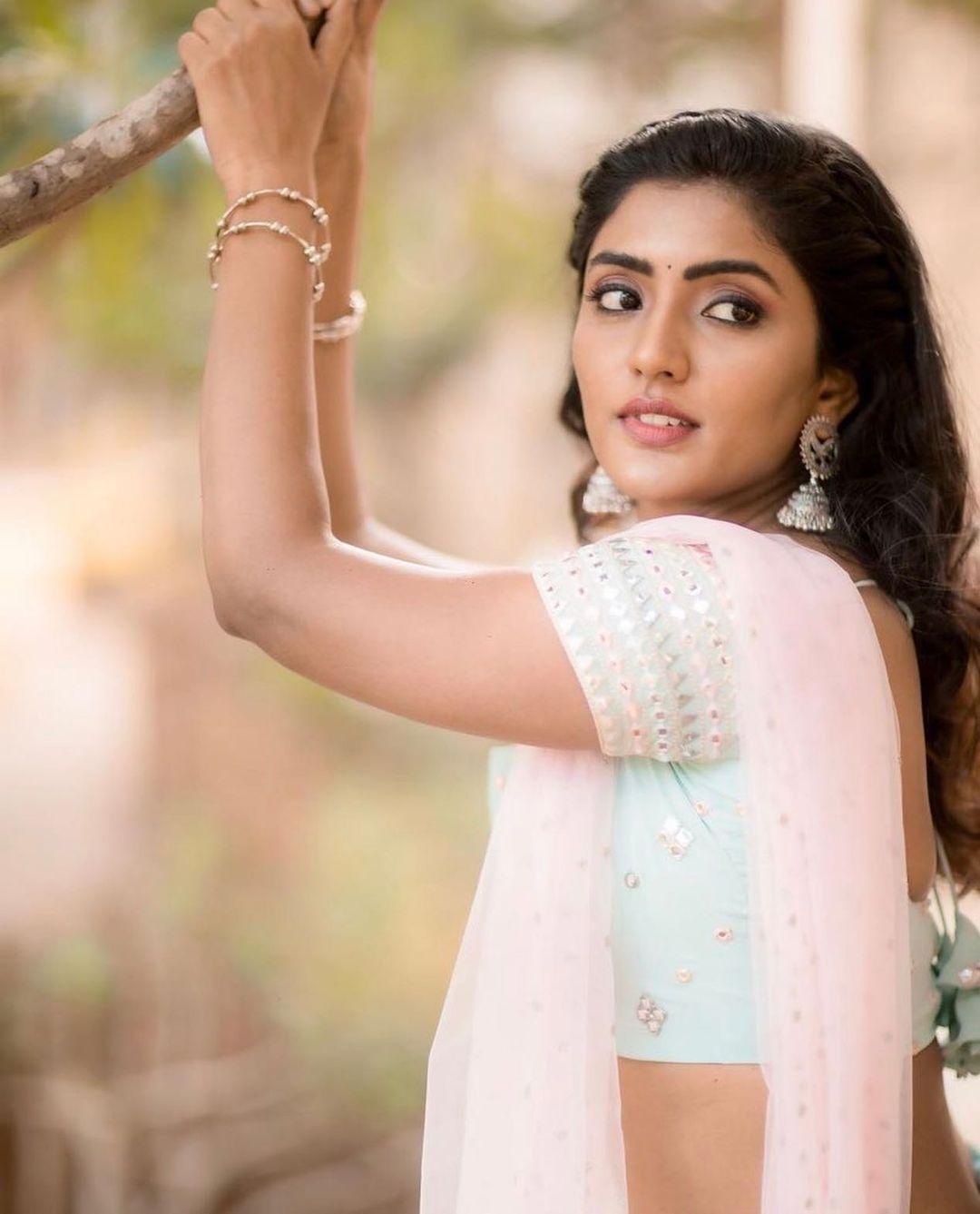 South Indian actress Eesha Rebba in half saree hot photos | looking very  glamorous photos Photos: HD Images, Pictures, Stills, First Look Posters of  South Indian actress Eesha Rebba in half saree