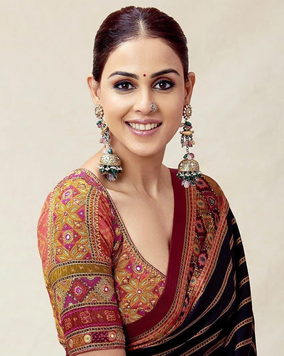 Genelia D'Souza in saree exposing hot photos | Genelia D'Souza exposing hot  photos gallery Photos: HD Images, Pictures, Stills, First Look Posters of Genelia  D'Souza in saree exposing hot photos | Genelia