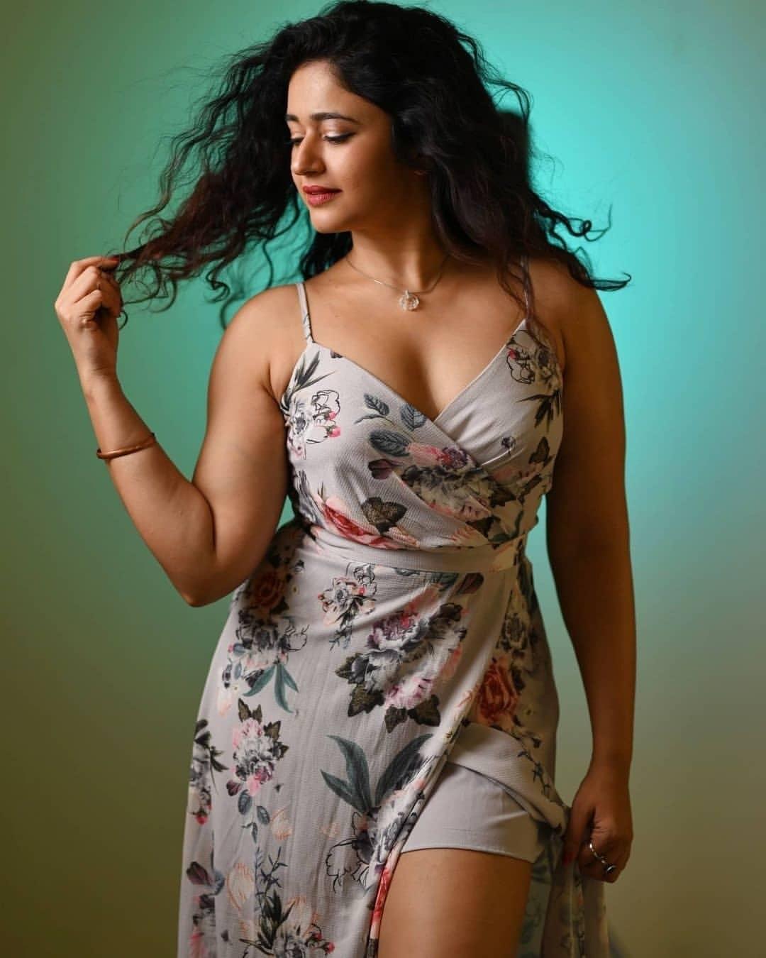 Poonam Bajwa Hot And Nude - South indian actress Poonam Bajwa exclusive hot and Sexy photos | Poonam  Bajwa latest hot and spicy photos gallery Photos: HD Images, Pictures,  Stills, First Look Posters of South indian actress Poonam