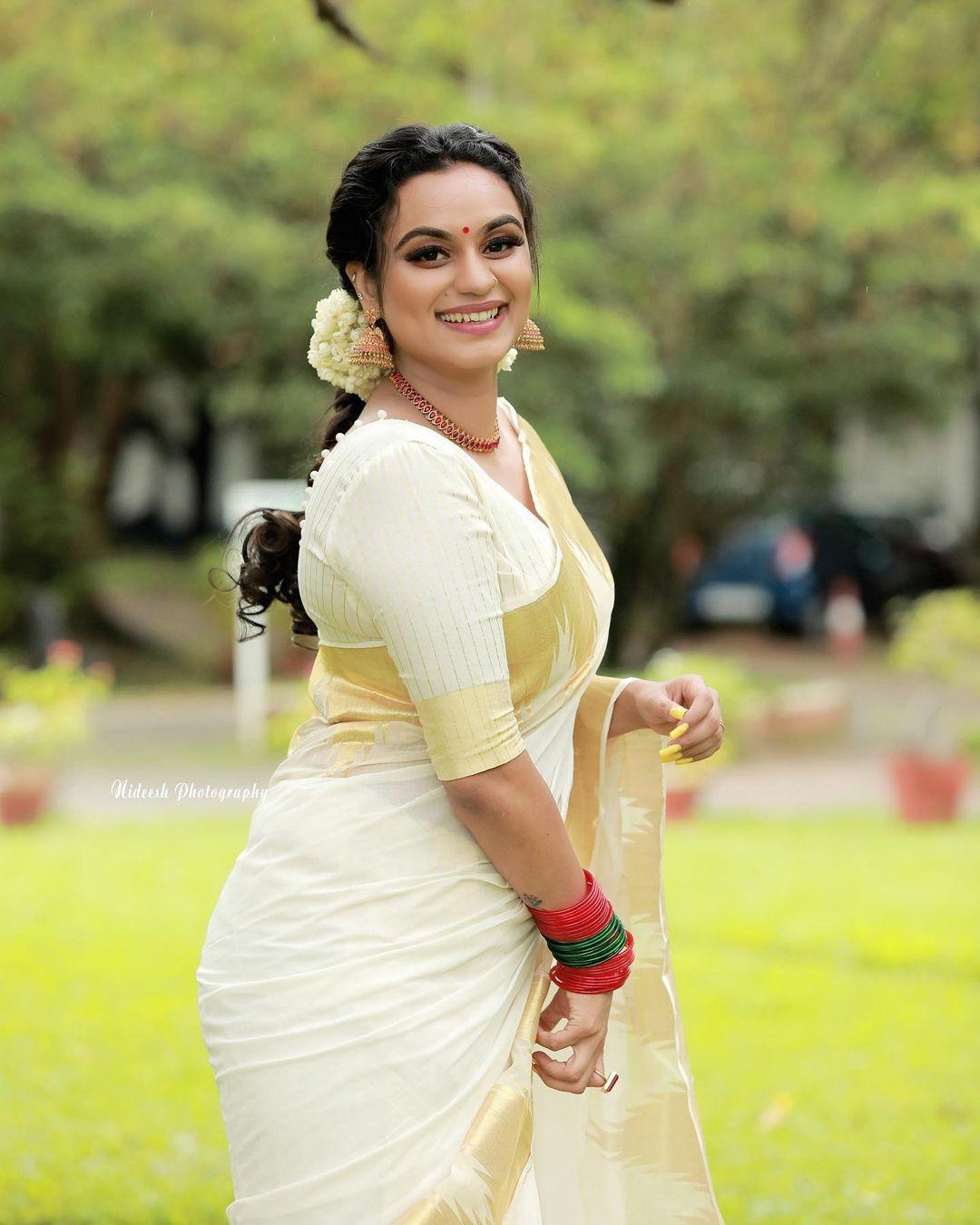 Malayalam actress lakshmi nakshathra in kasavu saree hot photos |beautiful  and sexy photoshoot Photos: HD Images, Pictures, Stills, First Look Posters  of Malayalam actress lakshmi nakshathra in kasavu saree hot photos  |beautiful