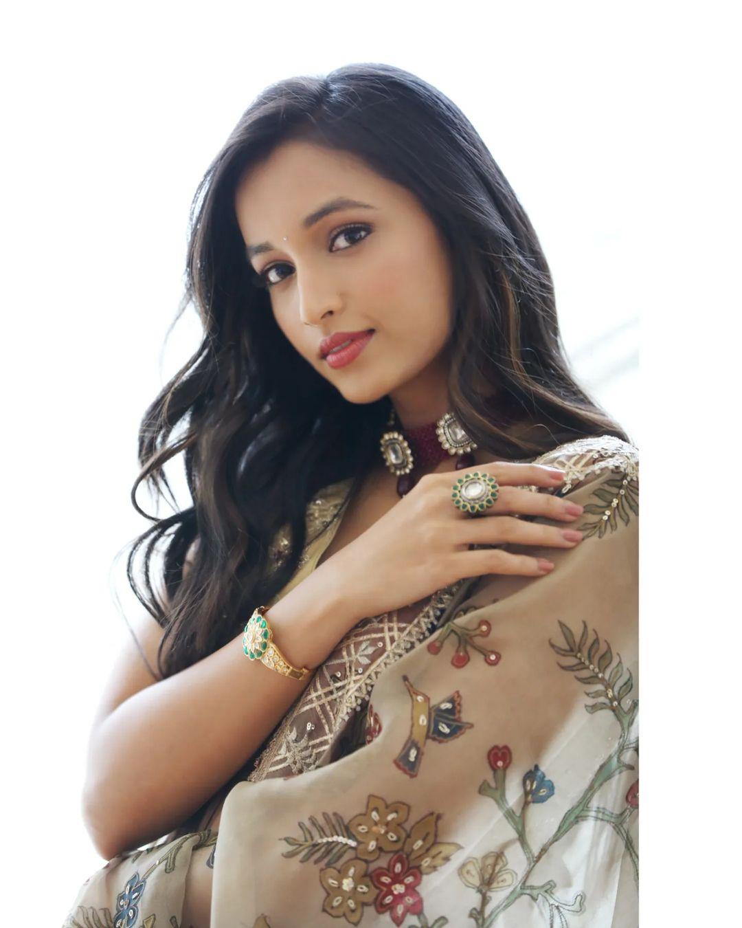 Kgf Actress Srinidhi Shetty Latest Hot And Sexy Photoshoot Very