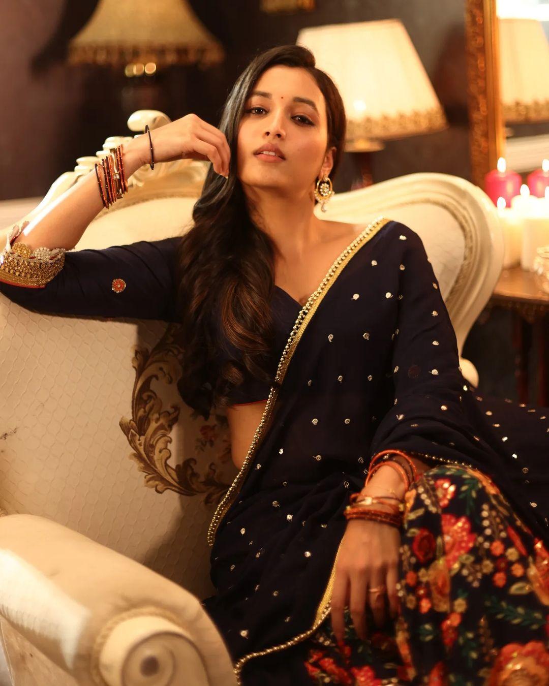 Kgf Actress Srinidhi Shetty In Half Saree Hot Photos Looking Very Beautiful And Sexy