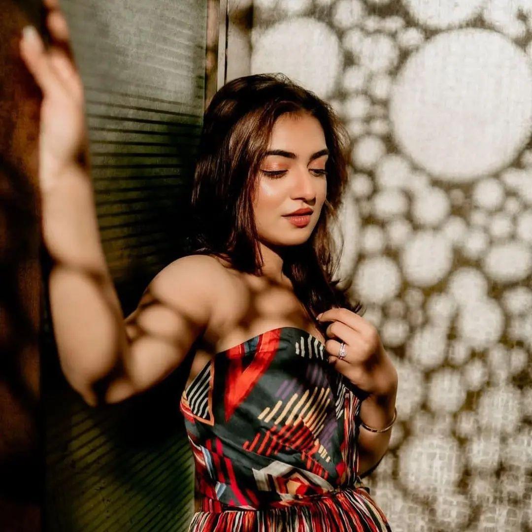 Nazriya Nazim Exclusive Hot And Sexy Photoshoot Very Attractive And Cute Stills Photos HD