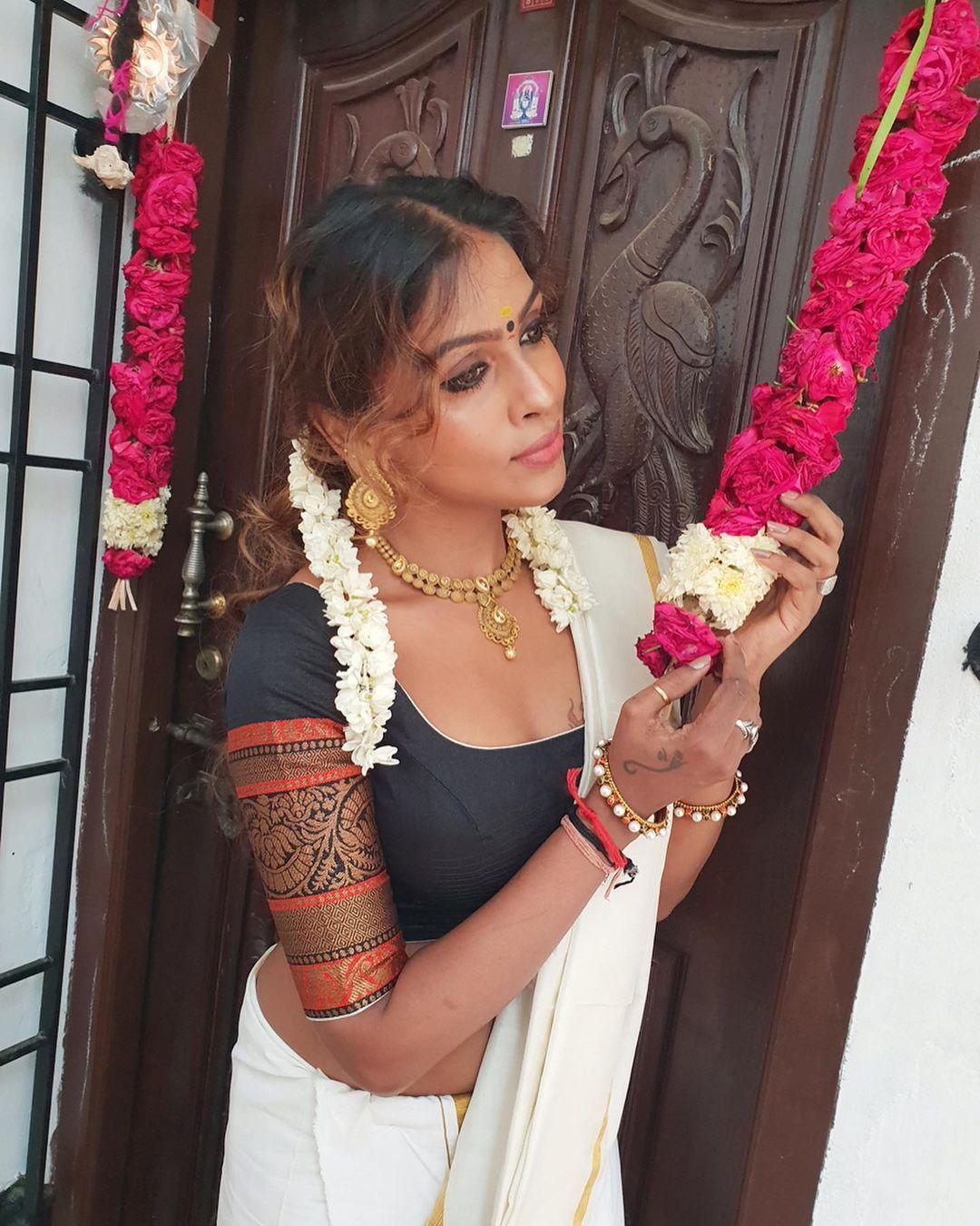 Sri Nikha Exposing Navel In Kasavu Saree Photos Gallery Hot And Sexy Photoshoot Photos Hd