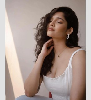 Ritika Hot Brazzers Videos - Ritika Singh exposing very hot photos gallery Photos: HD Images, Pictures,  Stills, First Look Posters of Ritika Singh exposing very hot photos gallery  Movie - Mallurepost.com