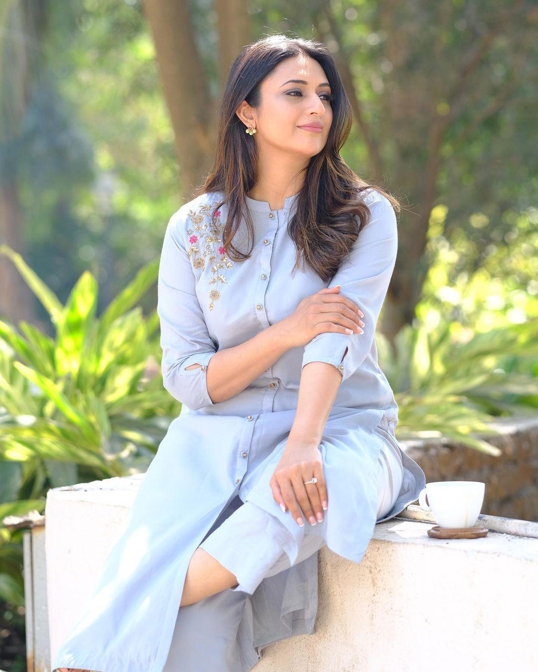 Bollywood actresses Divyanka Tripathi very glamours and cute stills | hot  and sexy photoshoot Photos: HD Images, Pictures, Stills, First Look Posters  of Bollywood actresses Divyanka Tripathi very glamours and cute stills |