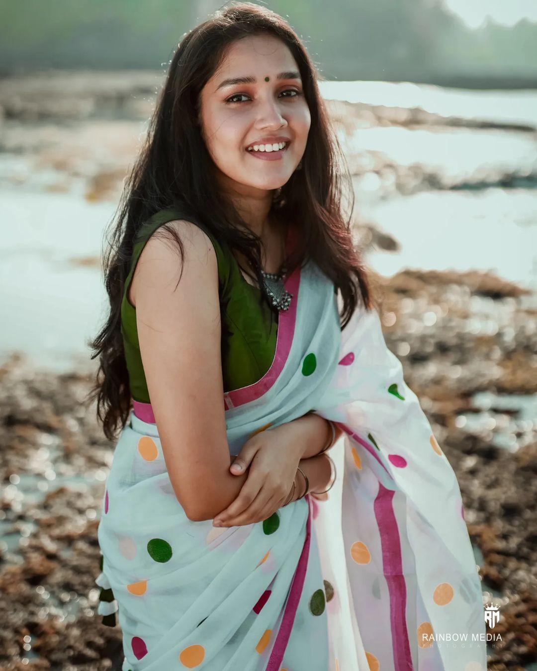 Hot And Sexy Photoshoot Anikha Surendran In Saree Looking Very Glamours Photos Photos Hd 8061