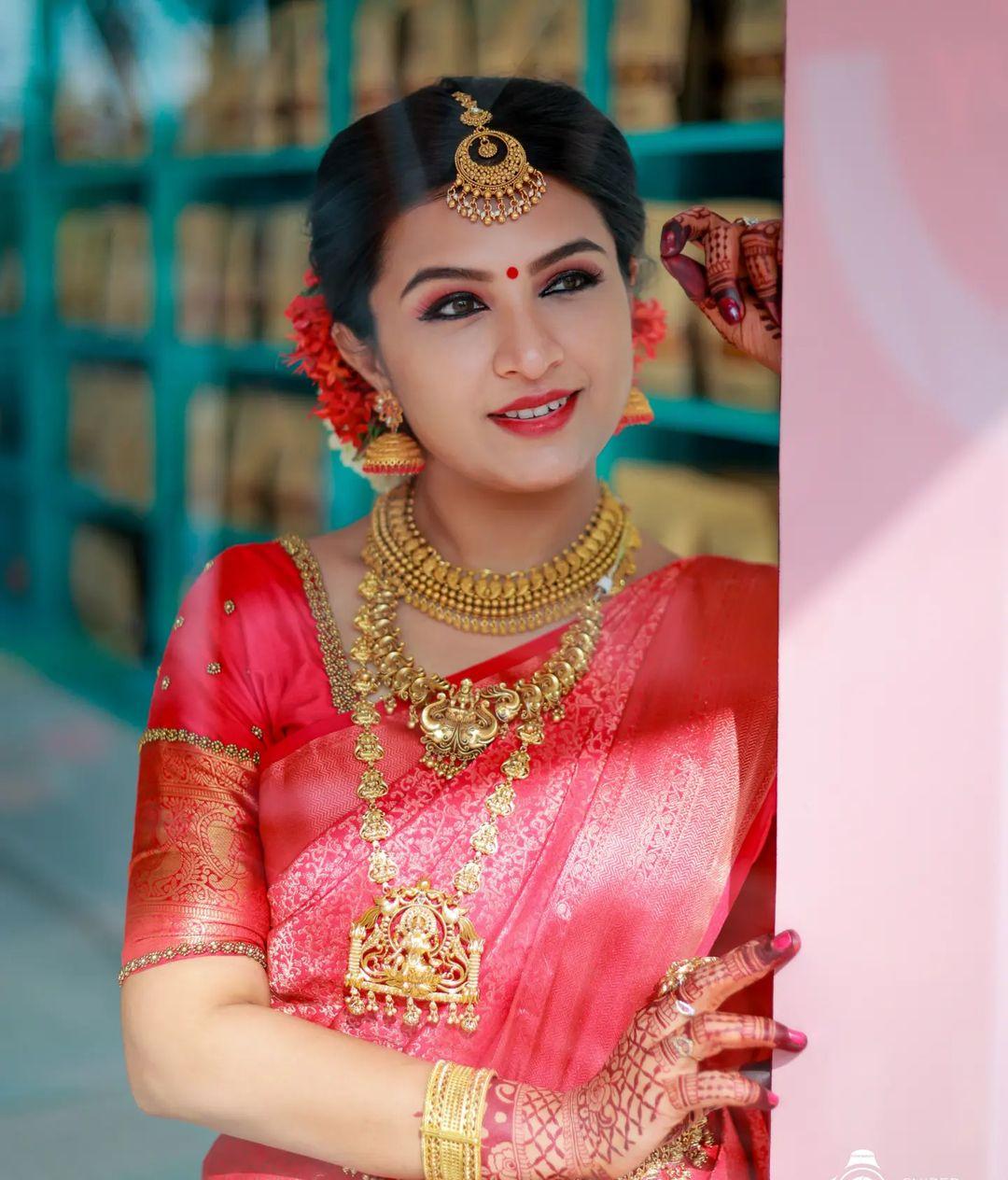 Malayalam Serial Actress Souparnika Wedding Photos