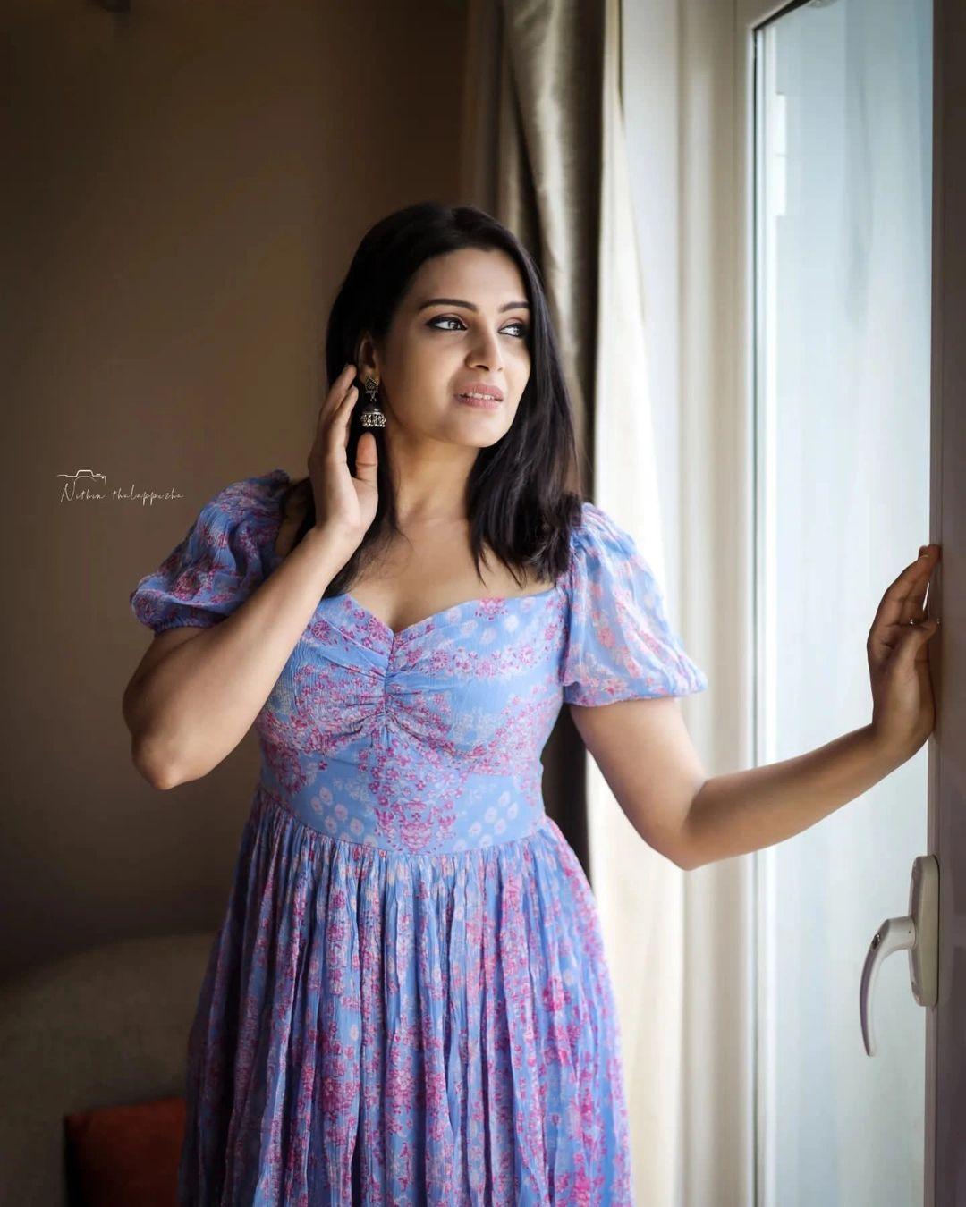 Beautiful And Sexy Photoshoot Divya Pillai Exposing Cleavage And Sexy Photoshoot Photos Hd 