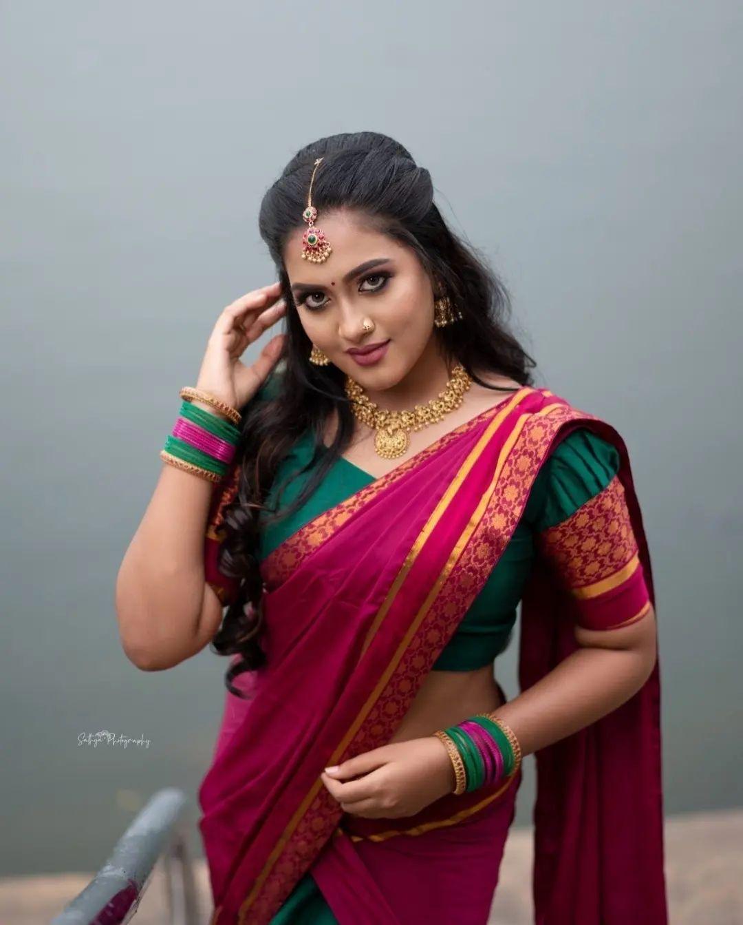 Exclusive very hot photos gallery | Punitha balakrishnan very glamorous ...