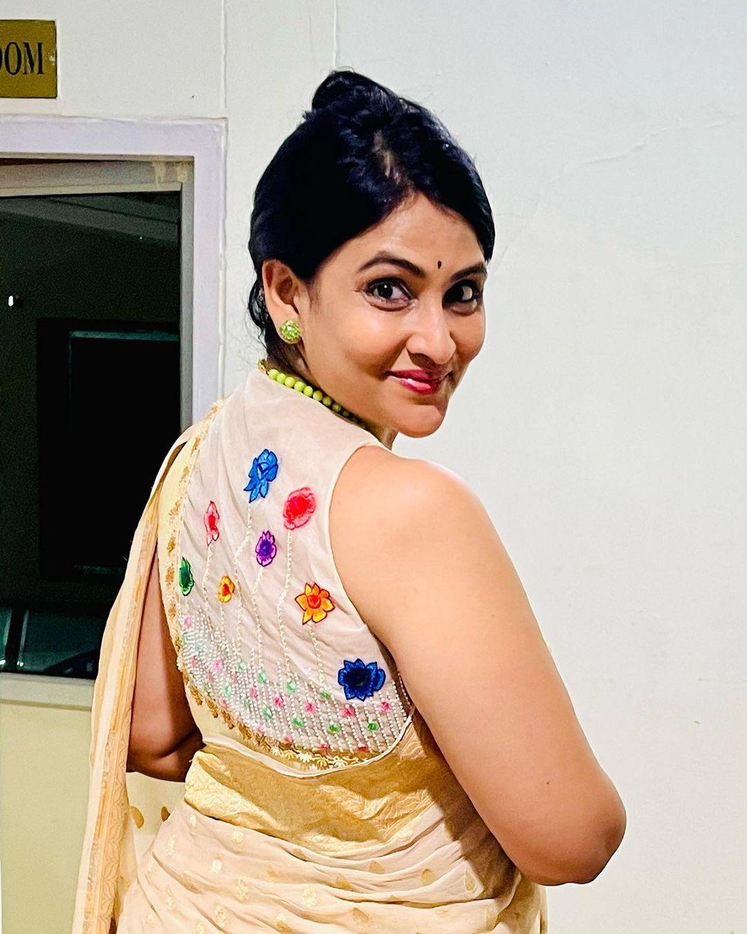 Exclusive very hot Telugu actress photos | Gayatri Bhargavi in sleeveless  blouse and saree hot photos gallery Photos: HD Images, Pictures, Stills,  First Look Posters of Exclusive very hot Telugu actress photos |