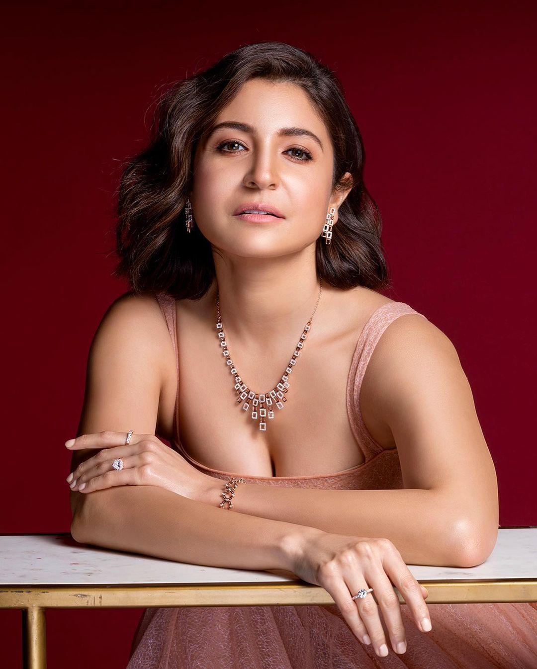 Anushka Sharma Sex Video - Glamorous and cute stills | Anushka Sharma exclusive very hot and sexy  photoshoot Photos: HD Images, Pictures, Stills, First Look Posters of  Glamorous and cute stills | Anushka Sharma exclusive very hot